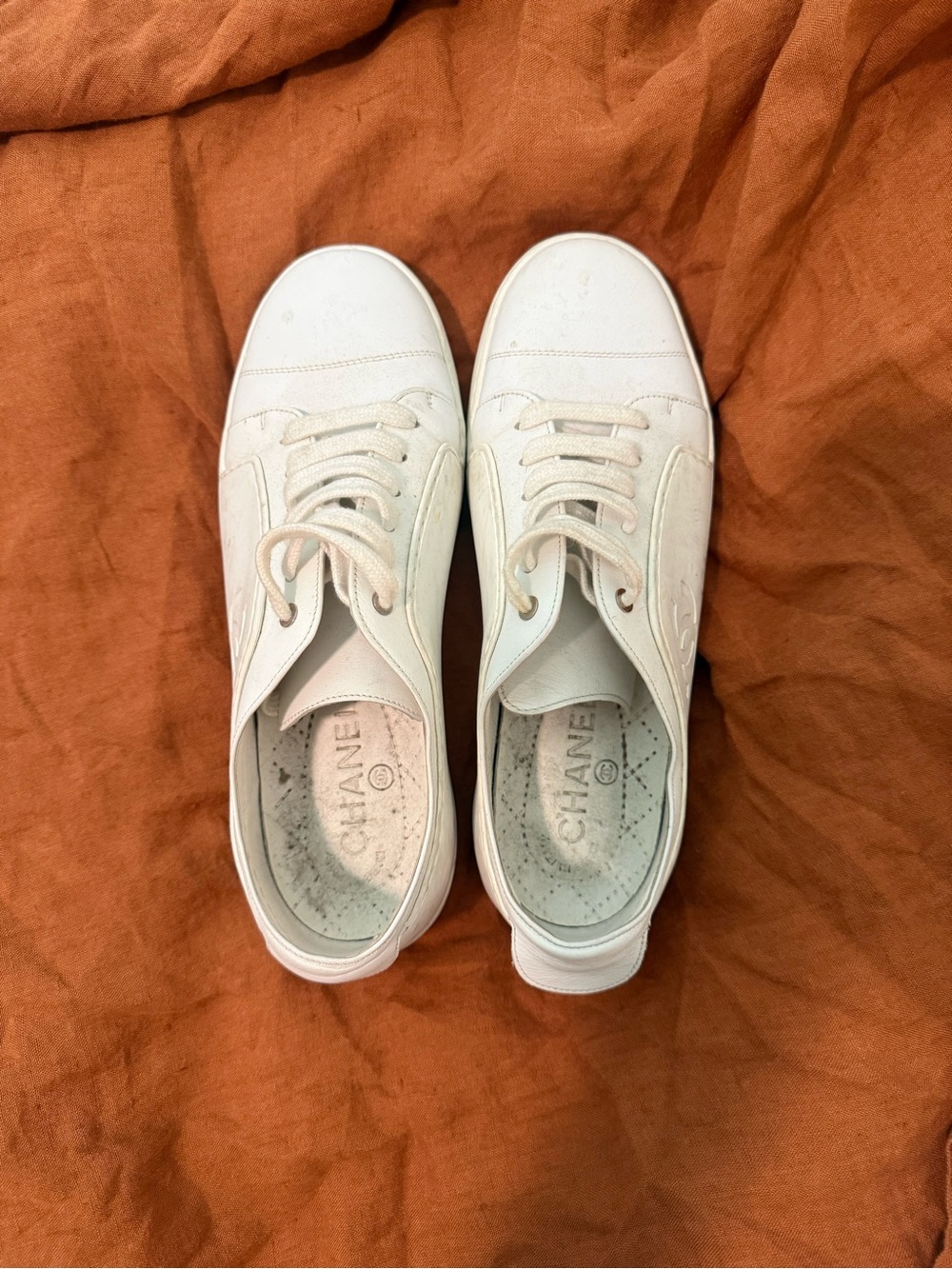 CHANEL Cream Leather Low-Top Sneakers